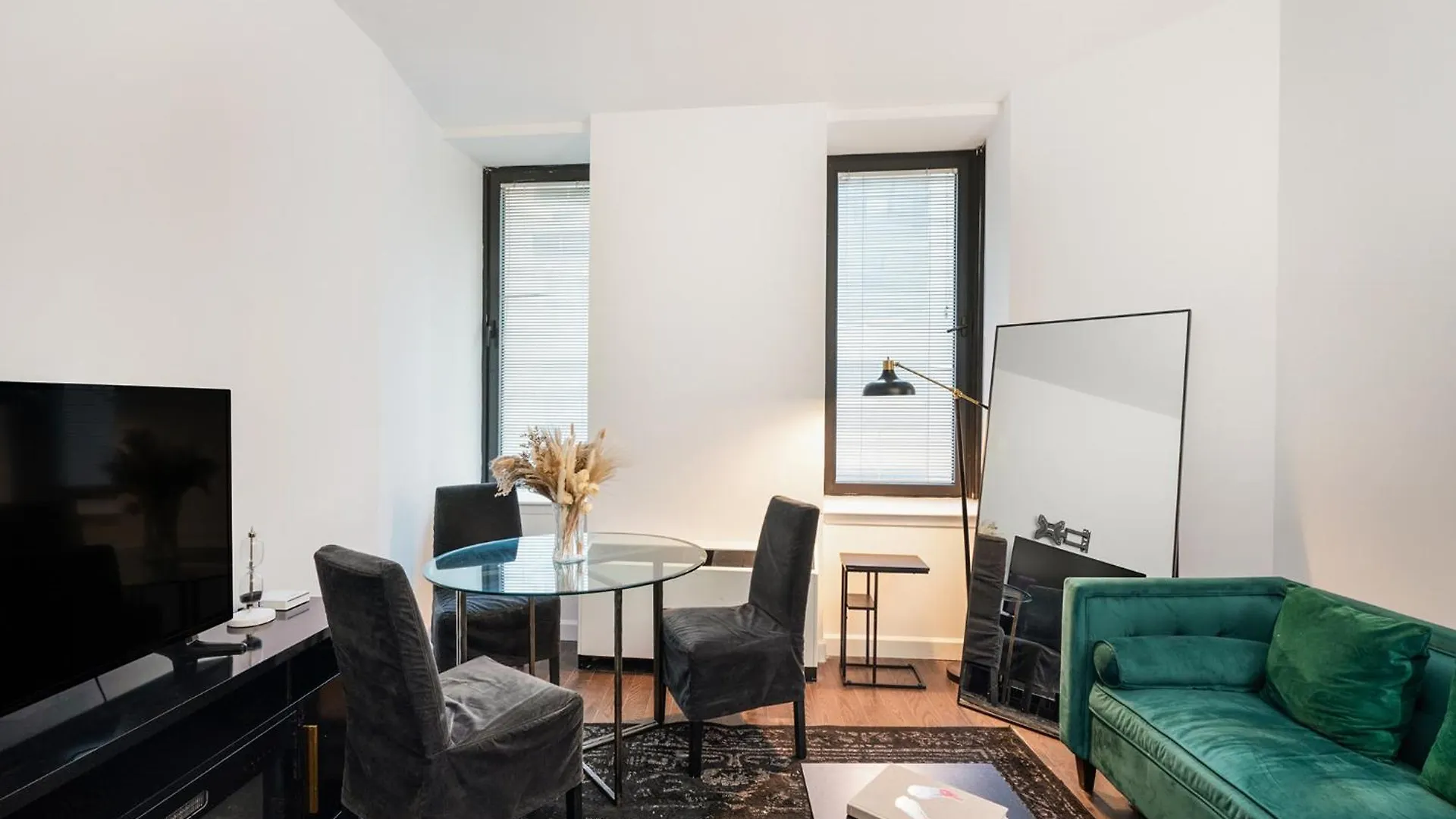Sleek 1-Bedroom In The Financial Dsitrict New York 0*,  USA