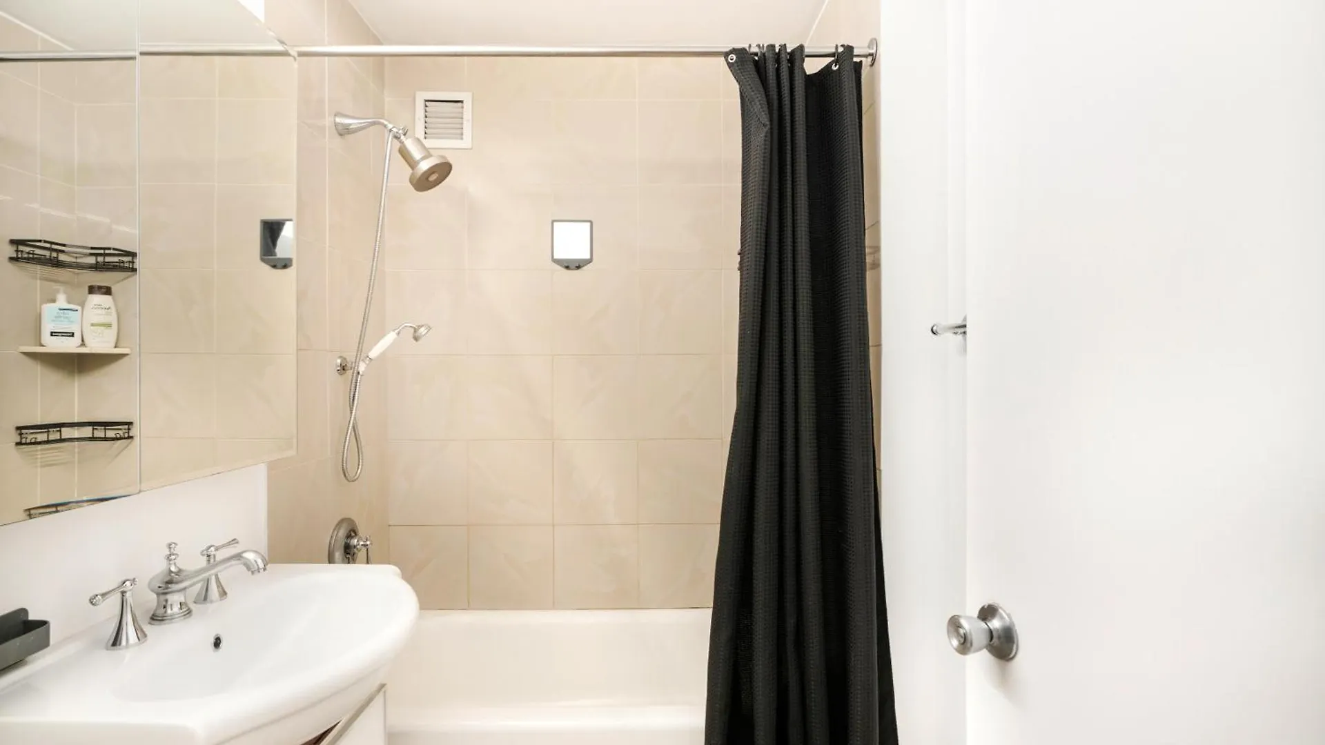 Sleek 1-Bedroom In The Financial Dsitrict New York 0*,  USA